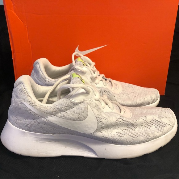 Nike Shoes - Women’s Nike Flex Experience size 6.5
